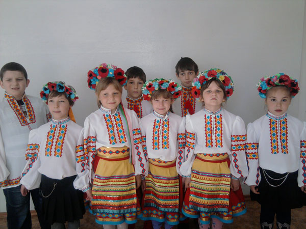 Дети в костюмах